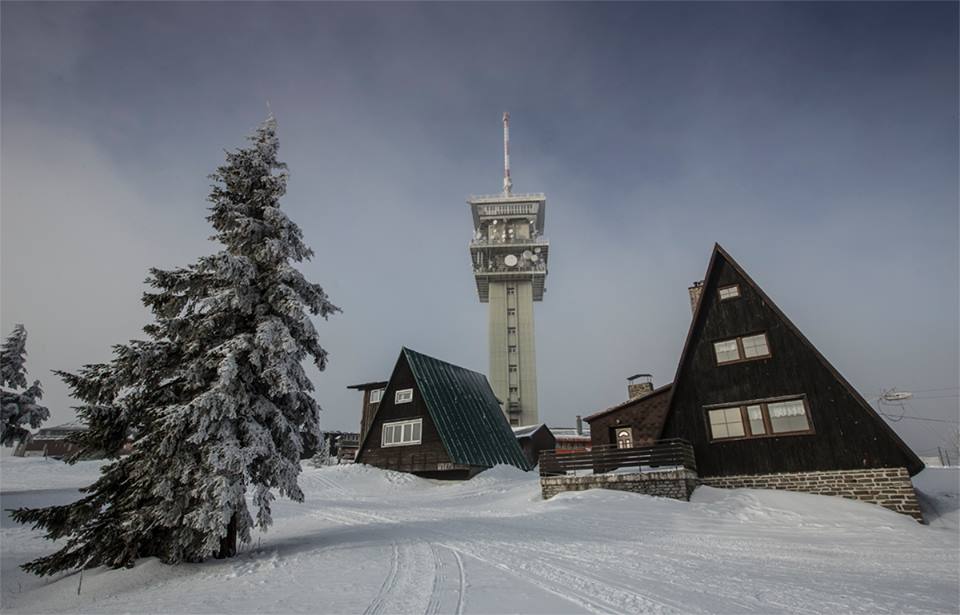 Deštivá tečka za FIS MSJ ve snowboardingu 2017 v Krušných horách 