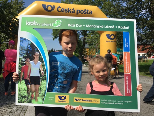 Karlův krok 2017 pod Božídarským slunečným nebem